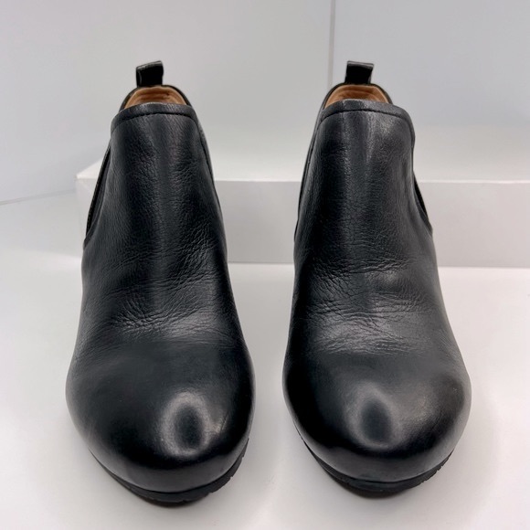 NAYA Felix Hidden Wedge Ankle Bootie - Picture 5 of 11